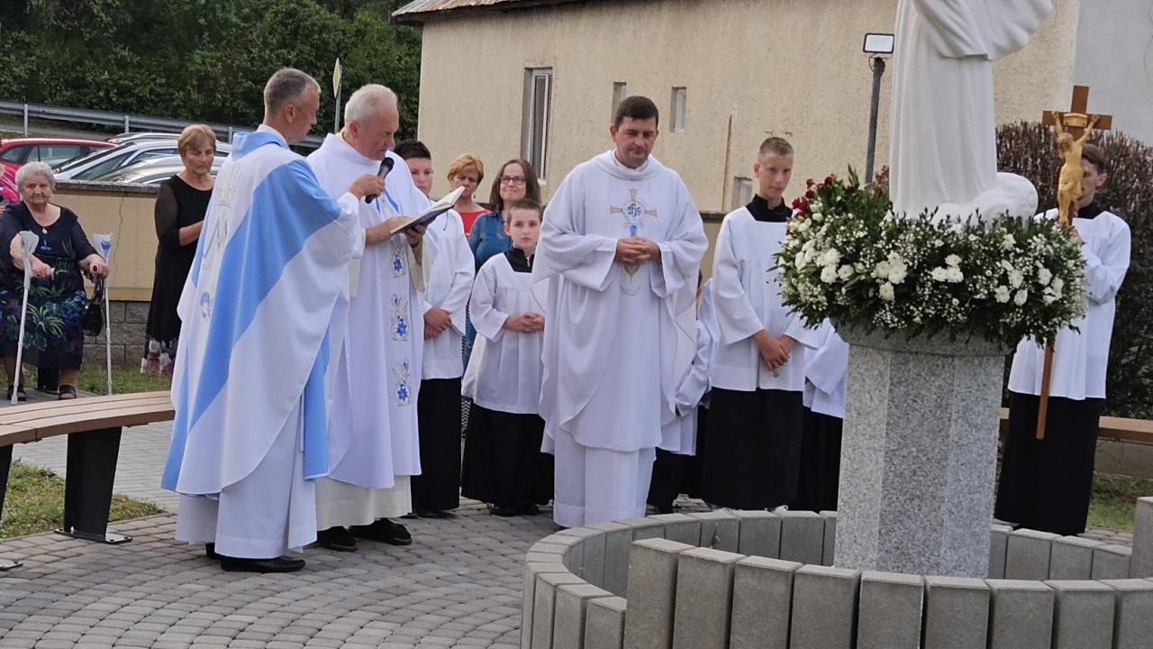 Fotografia fotogalérie Posvätenie sochy Panny Márie v Rímskokatolickej cirkvi obci 22.08.2024